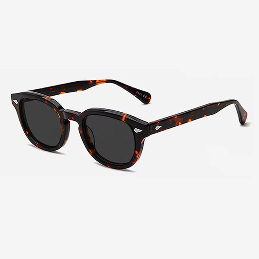 ATLAS
Built with character.
Strong proportions meet timeless design in a frame that feels substantial without feeling overstated.
Dependable. Refined. Effortlessly wearable.
A modern classic with a stronger point of view.