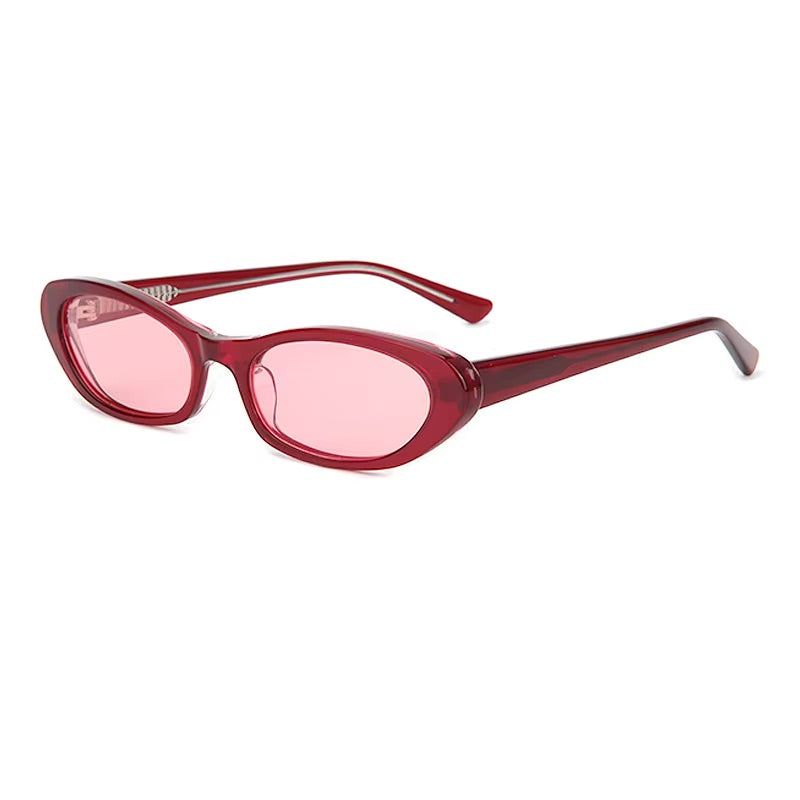 LYRA
Effortlessly distinctive.
Inspired by balance and simplicity, Lyra pairs elegant lines with a modern silhouette.
Refined enough for everyday wear, distinctive enough to be remembered.
Quiet confidence, beautifully framed.