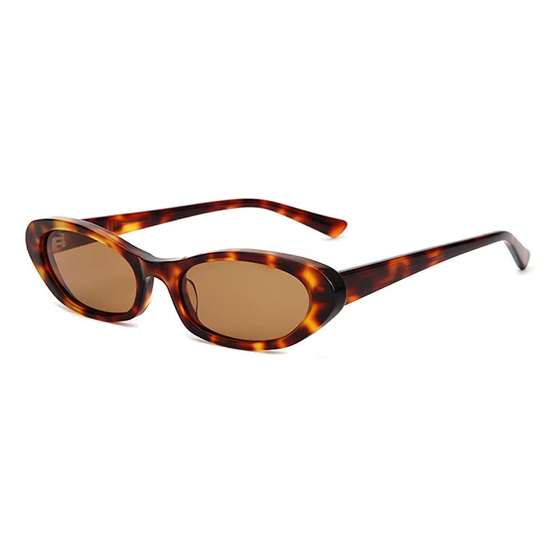 LYRA
Effortlessly distinctive.
Inspired by balance and simplicity, Lyra pairs elegant lines with a modern silhouette.
Refined enough for everyday wear, distinctive enough to be remembered.
Quiet confidence, beautifully framed.
