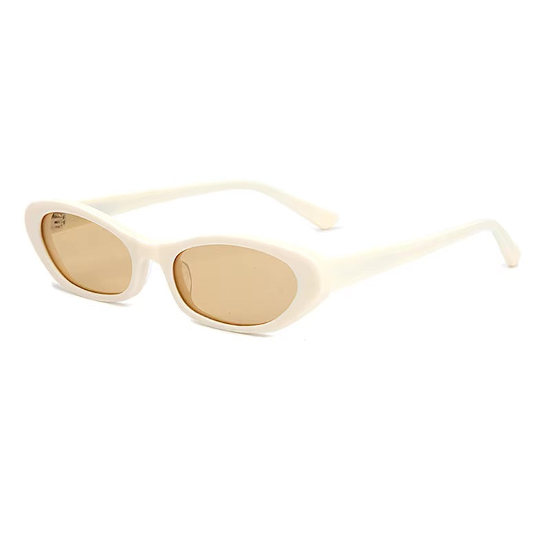 LYRA
Effortlessly distinctive.
Inspired by balance and simplicity, Lyra pairs elegant lines with a modern silhouette.
Refined enough for everyday wear, distinctive enough to be remembered.
Quiet confidence, beautifully framed.