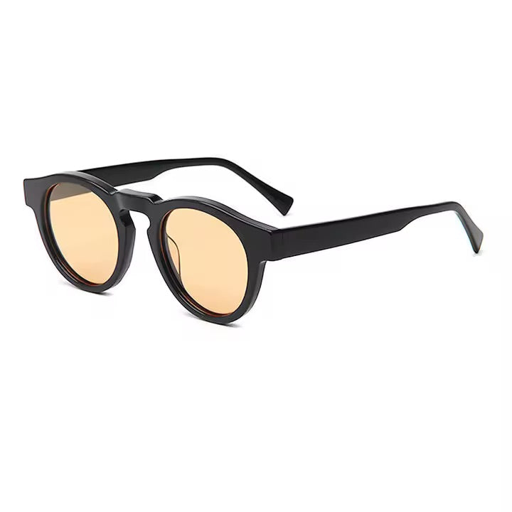 VESPER
After hours.
With its refined proportions and understated edge, Vesper moves effortlessly from daylight to late night.
Sophisticated, distinctive and quietly rebellious.
For the moments that matter after dark.
